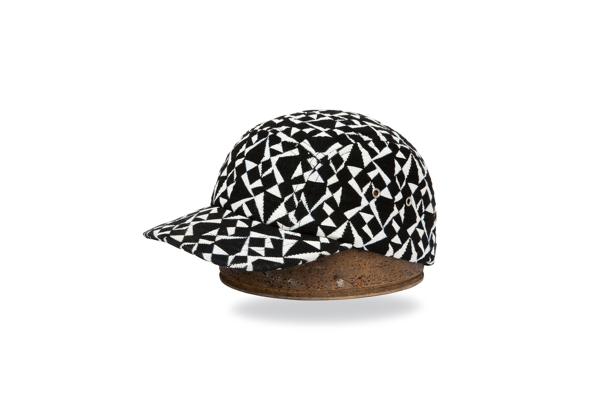 LAST PIECE - BLACK/WHITE GEO CAP